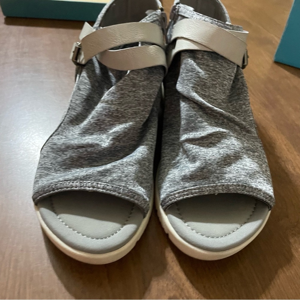 Final Sale!  Blowfish sandals 7.5 - Picture 2 of 9